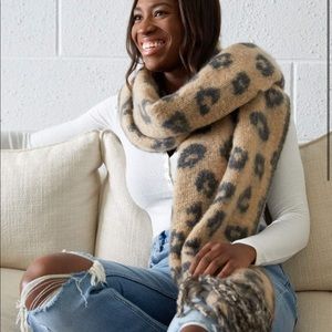 Abercrombie & Fitch Leopard Cloud Scarf